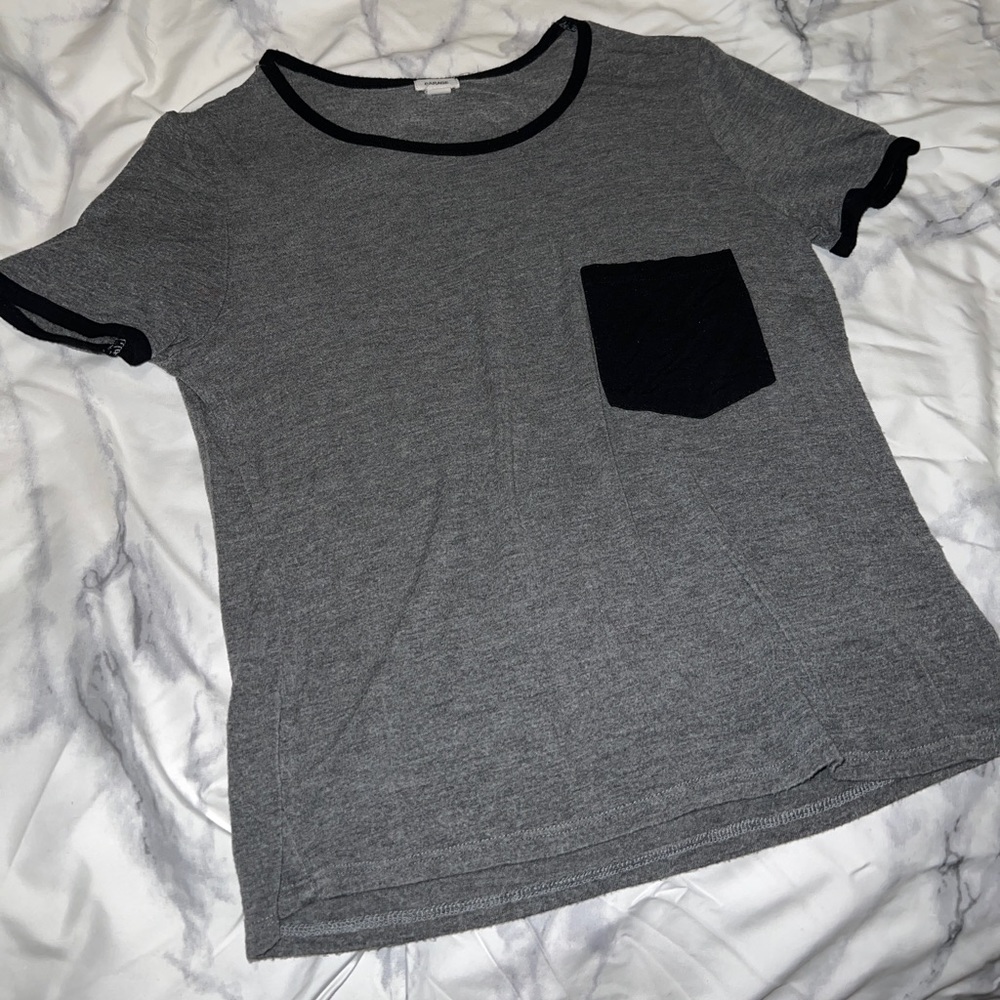 Black and gray t shirt